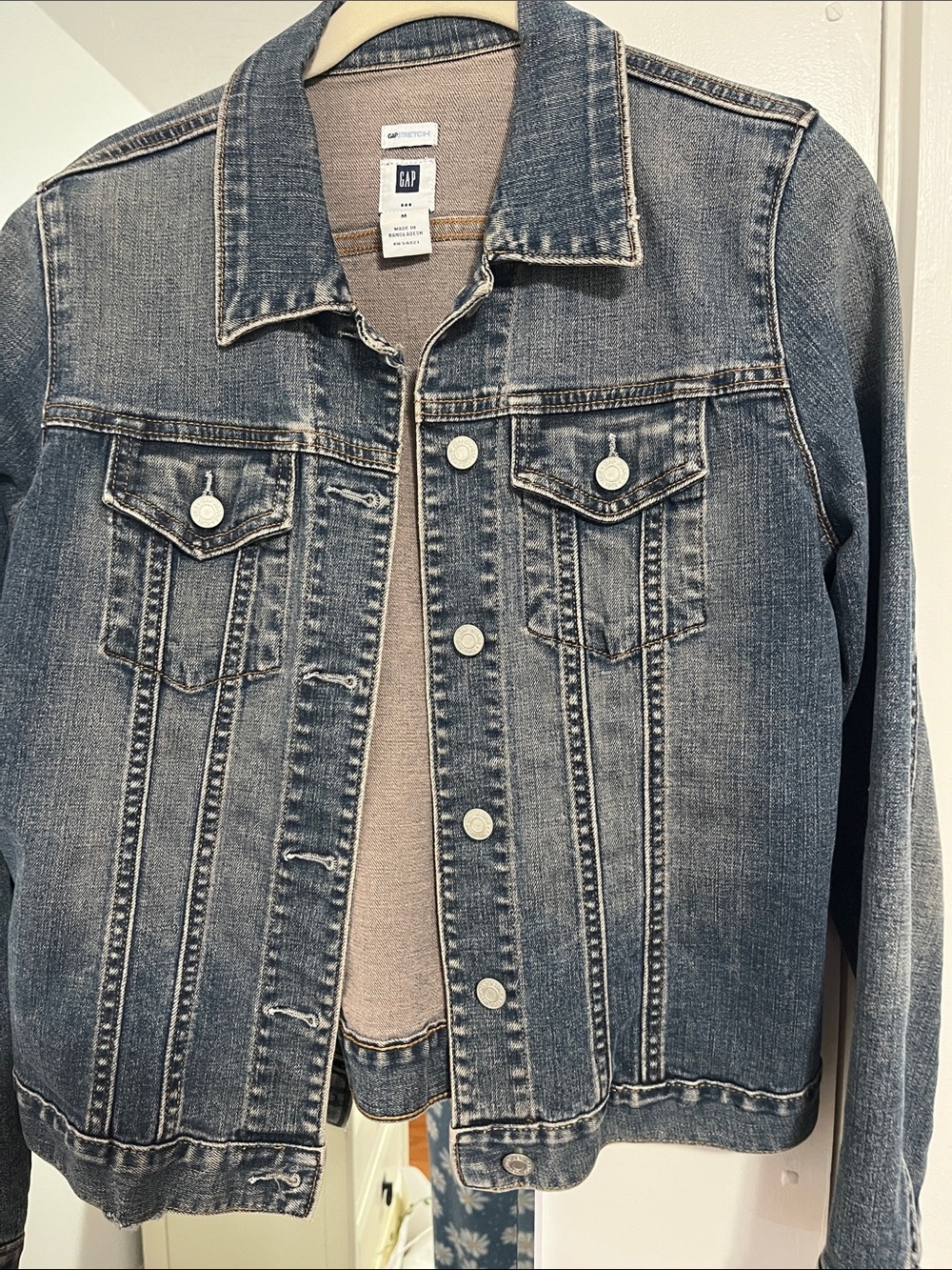 GAP woman’s Light Wash Blue Denim Jacket